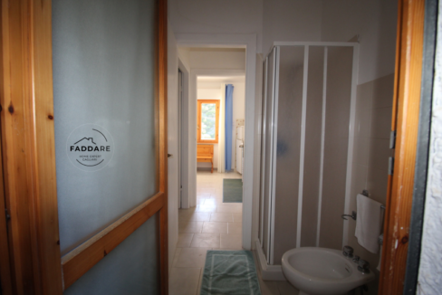 15.Bagno-con-doccia-appartamento-bivano-Buggerru-Sardegna
