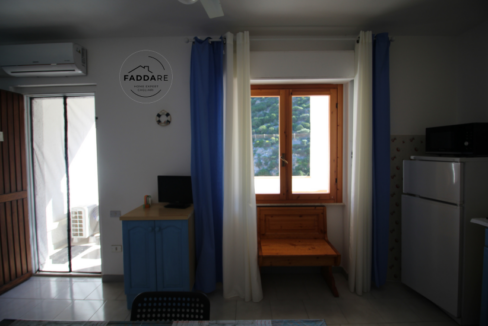 25.Zona-giorno-luminosa-arredato-Buggerru-investimento-Sardegna